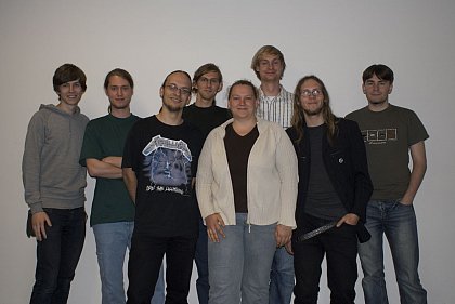Gruppenfoto des Fachschaftsrat 2009/2010, v.l.n.r.:
Martin (gern gesehener Gast), Michael, Jan, Henning, Doris, Sebastian, Stefan, Marcus